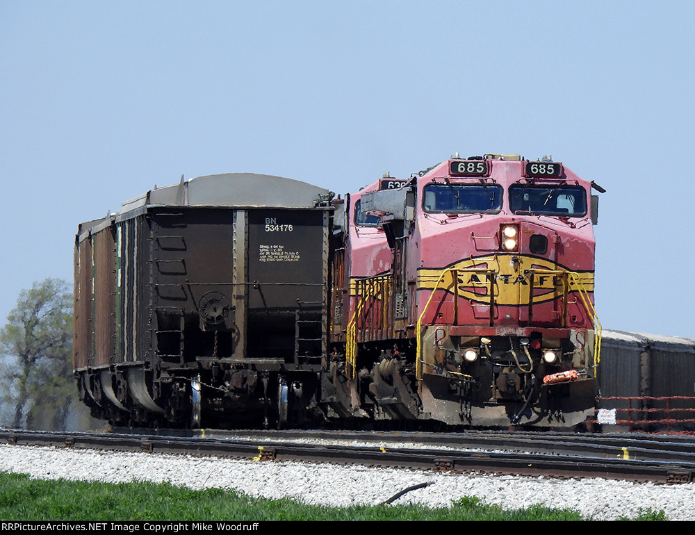 BNSF 685